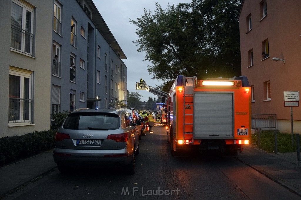 Feuer 2 Y Kellerbrand Koeln Ostheim Ruppinerstr P006.JPG - Miklos Laubert